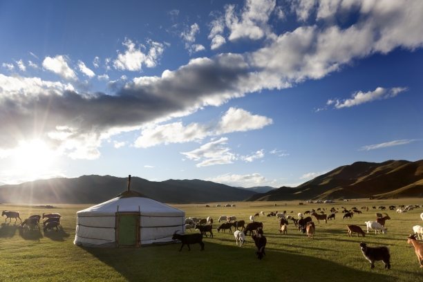 adventurewomen_mongolia_ger